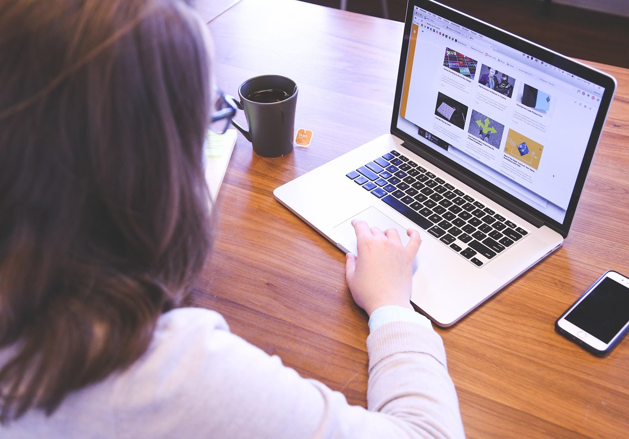 Student, woman, startup — WHY BOOST YOUR TFT RANK?